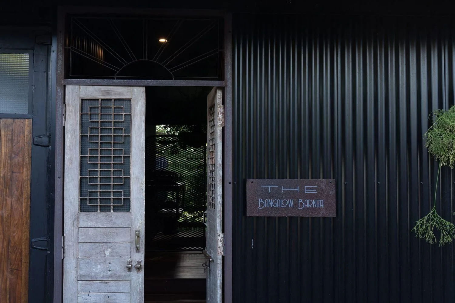 the barnita's antique doors